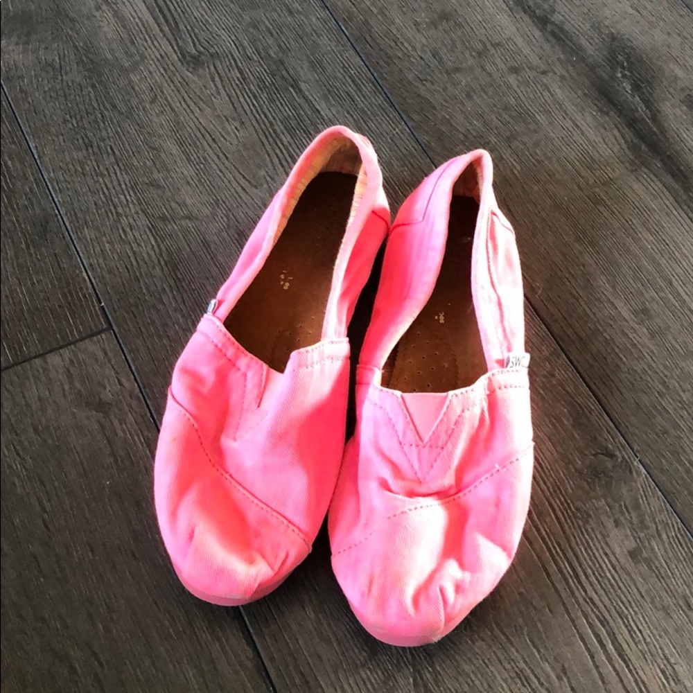 Hot pink Toms